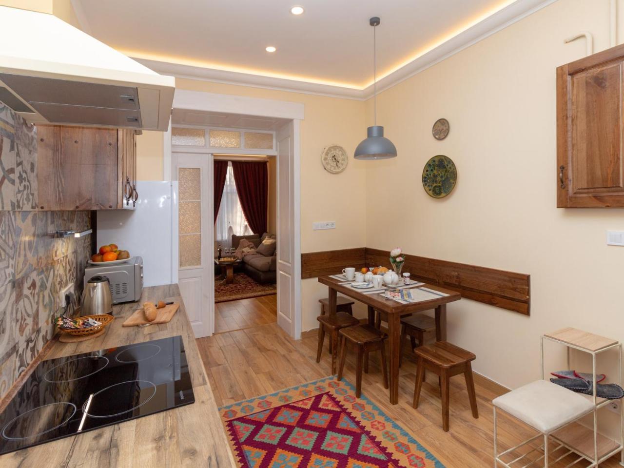 Lviv Suites At Pidmurna St. 20 ภายนอก รูปภาพ